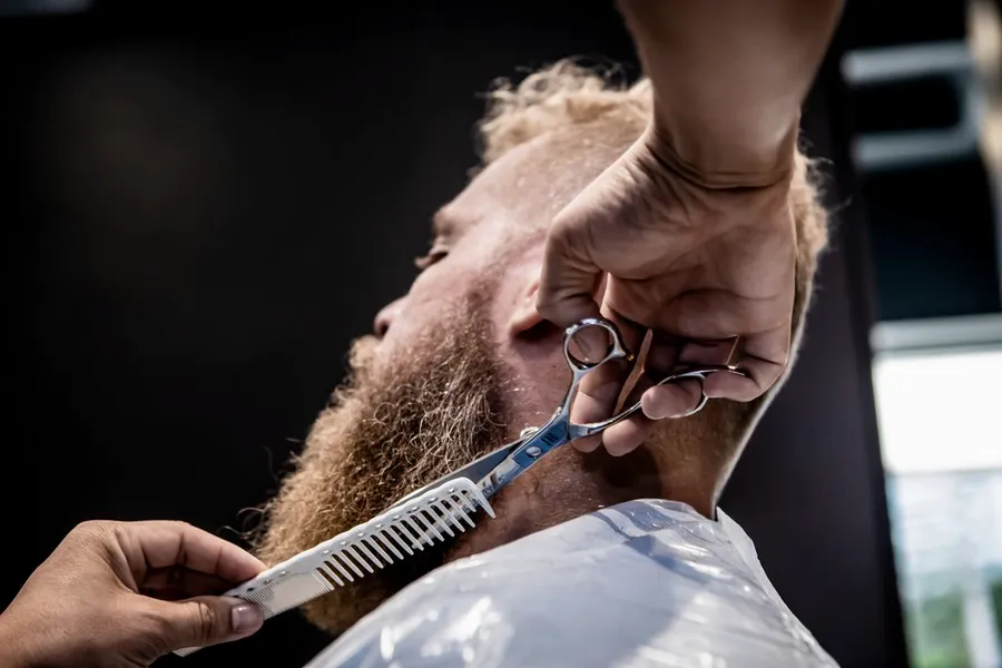 Taille de barbe au rasoir chez Royal Barber Agdal Rabat